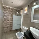 Leonidas Apartman *