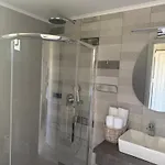 Leonidas Apartman *