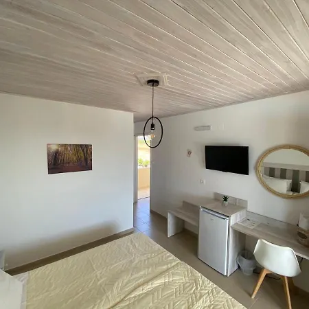 Leonidas Resort Apartment *