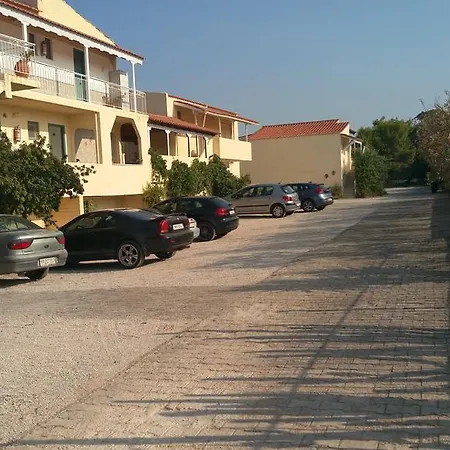 Leonidas Resort