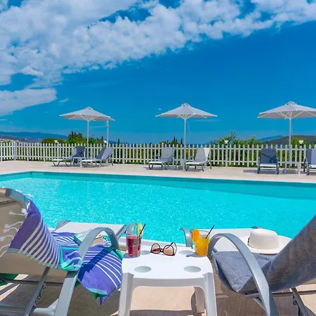 Leonidas Resort *