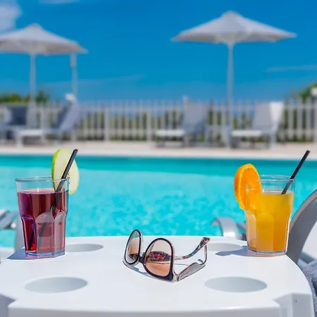Leonidas Resort Apartment *