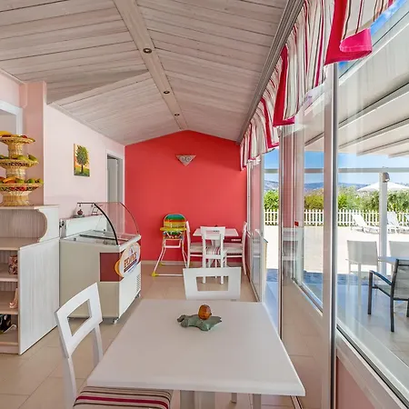 Apartment Leonidas Resort *